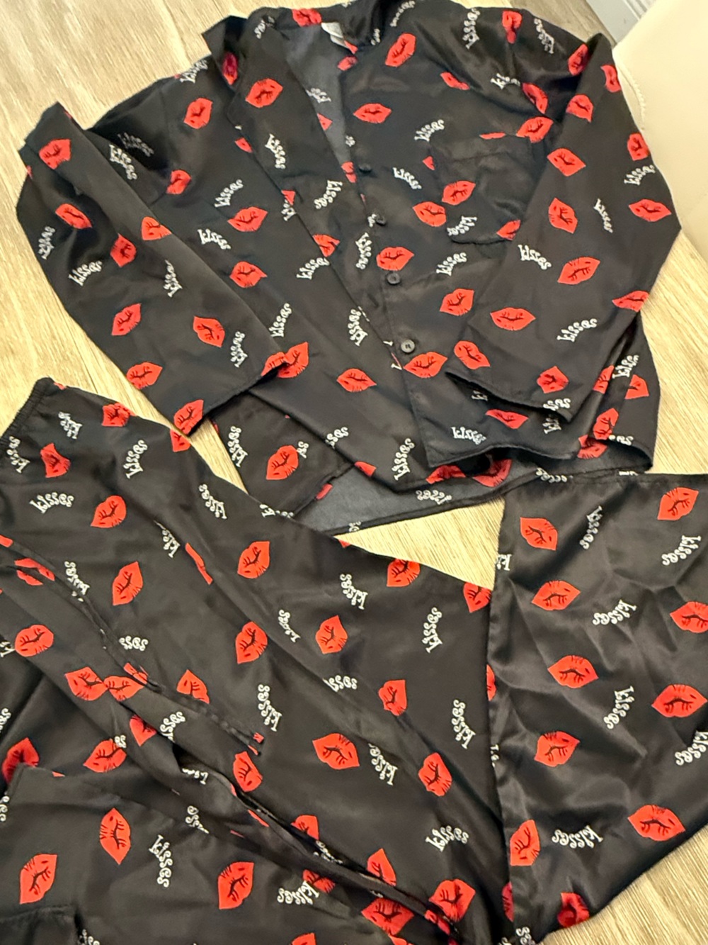 Shut Eye Black Red Lip Print Satin Two Piece Pajama Set Medium